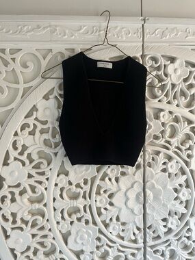 Babaton Ribbed Deep V Crop Tank Black XS Aritzia Sleeveless Knit Top